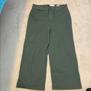 Old Navy 8 army green wide leg cropped pants